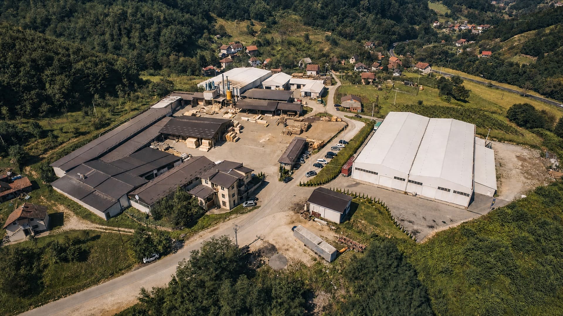 Pogled iz zraka na SAVOX tvornicu elemenata i stolarije u Milićima