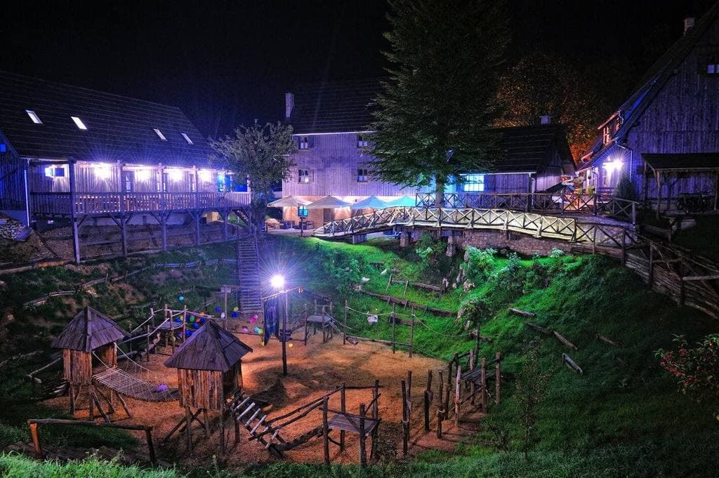 Turistički/apartmanski objekti · Plitvička jezera